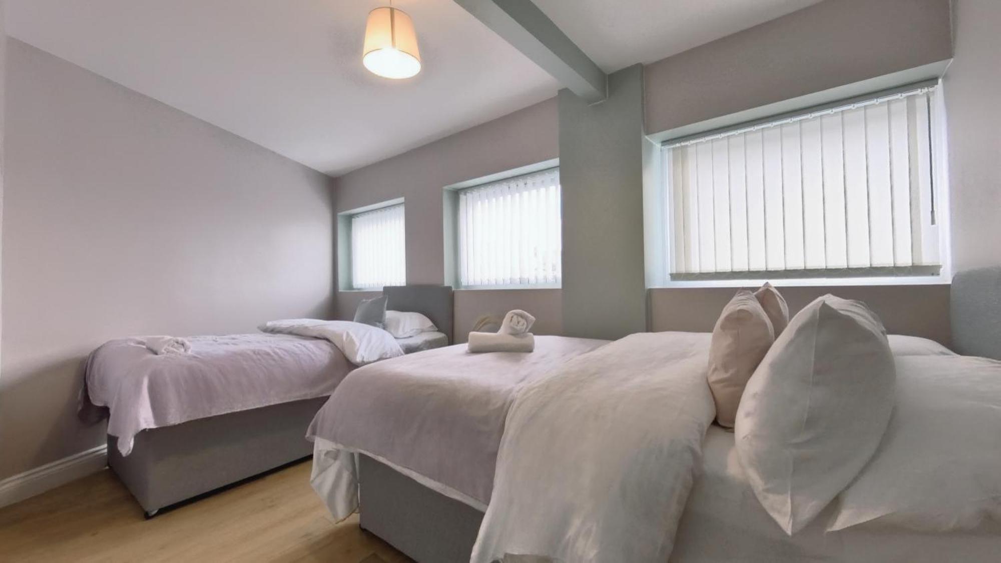 Group Bookings: Up To 30 Guests Across 5 Spacious Flats! Keyless Access Free Wifi & Parking Birmingham Exterior photo